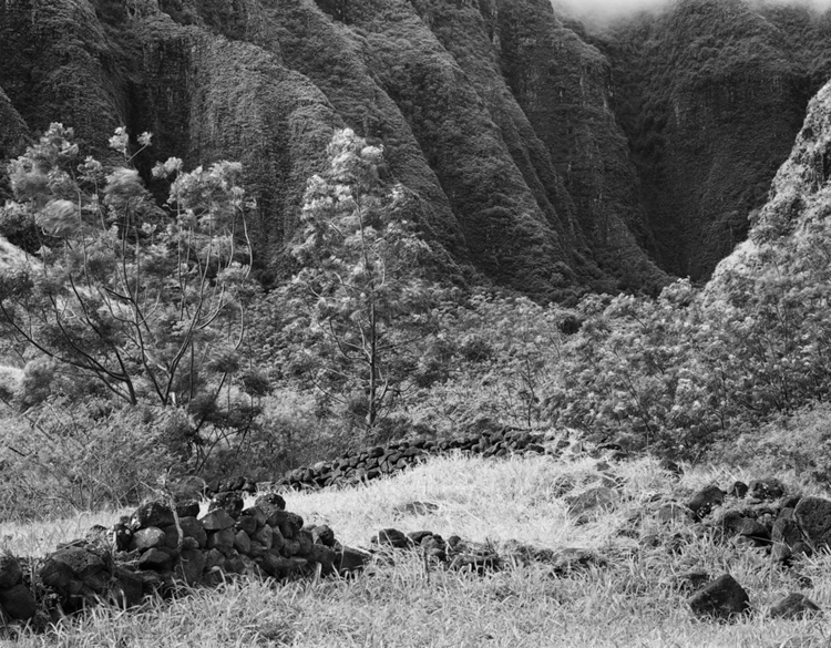 Jan Becket • Koʻiahi Heiau Mākua Live Fire Range